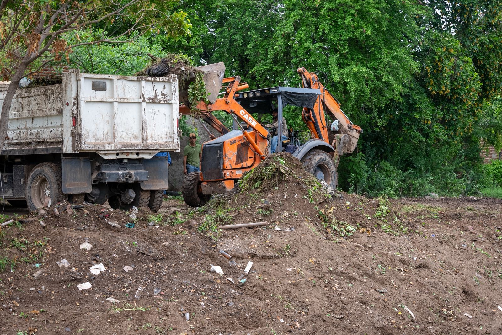 Alcalde de Culiacán recorre colonias Progreso y 7 Gotas