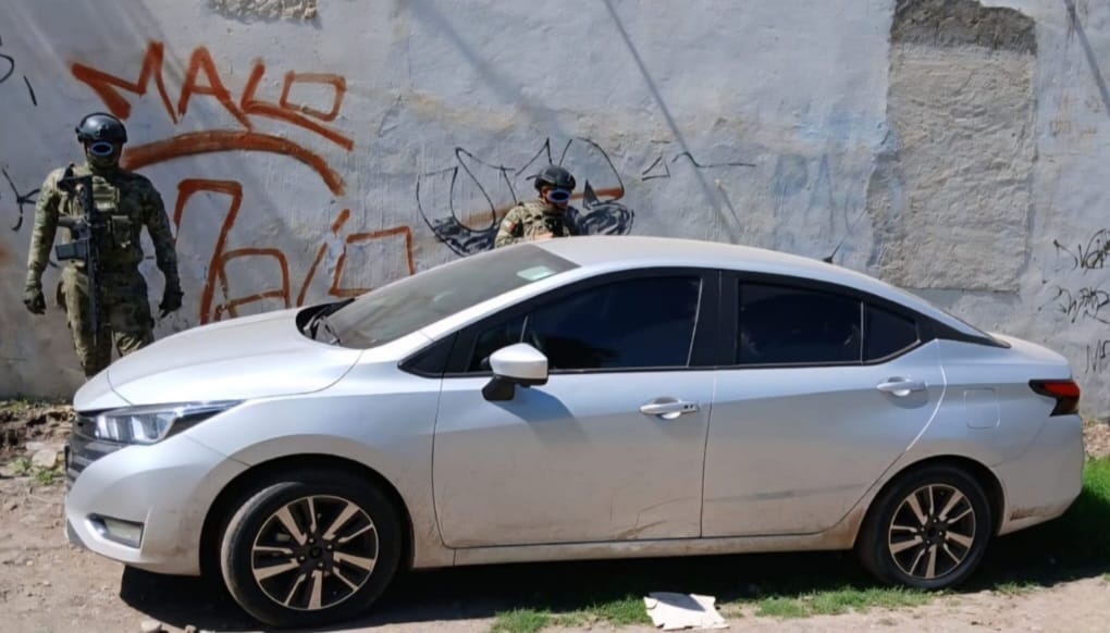 Autoridades recuperan dos carros robados en Culiacán