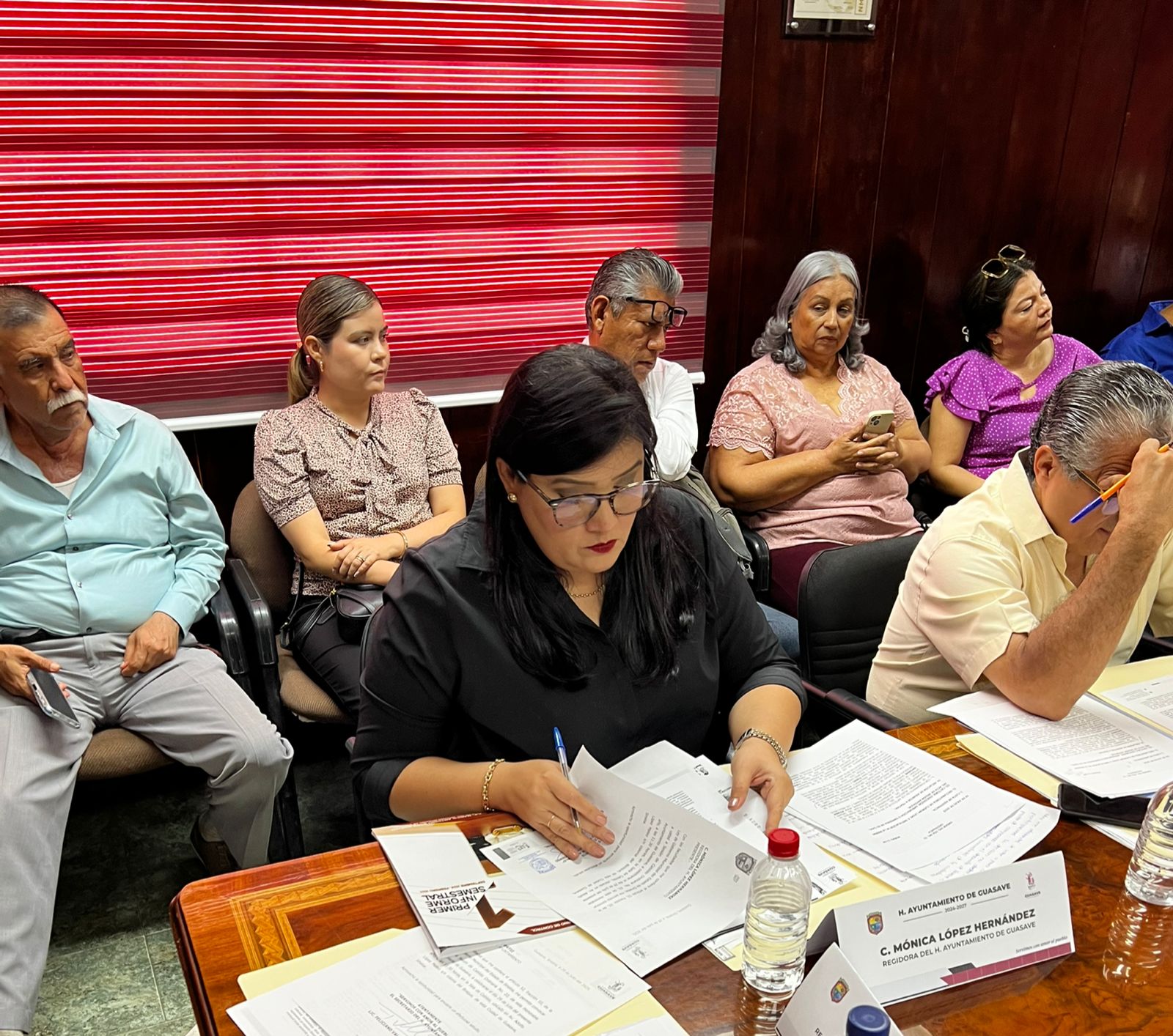 Regidora Mónica López en sesión de Cabildo Guasave