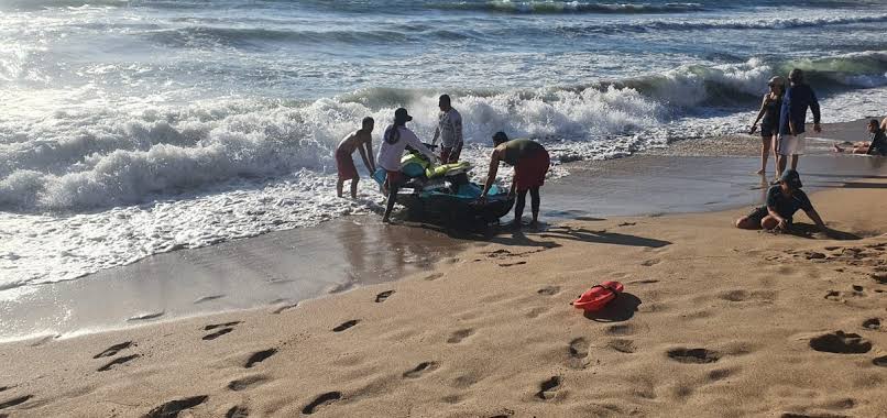 Entre 5 y 12 rescates del mar por negligencia de turistas, apunta Protección Civil en Mazatlán