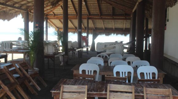 Reactivación económica en playa Las Glorias alcanza el 60 %; restauranteros aún tienen esperanza