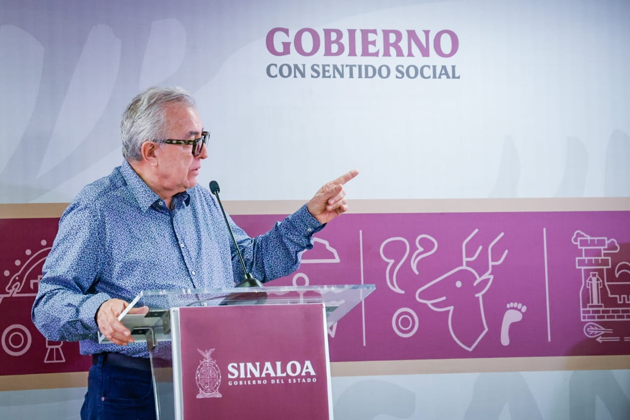 Rubén Rocha Moya en su conferencia de prensa semanera
