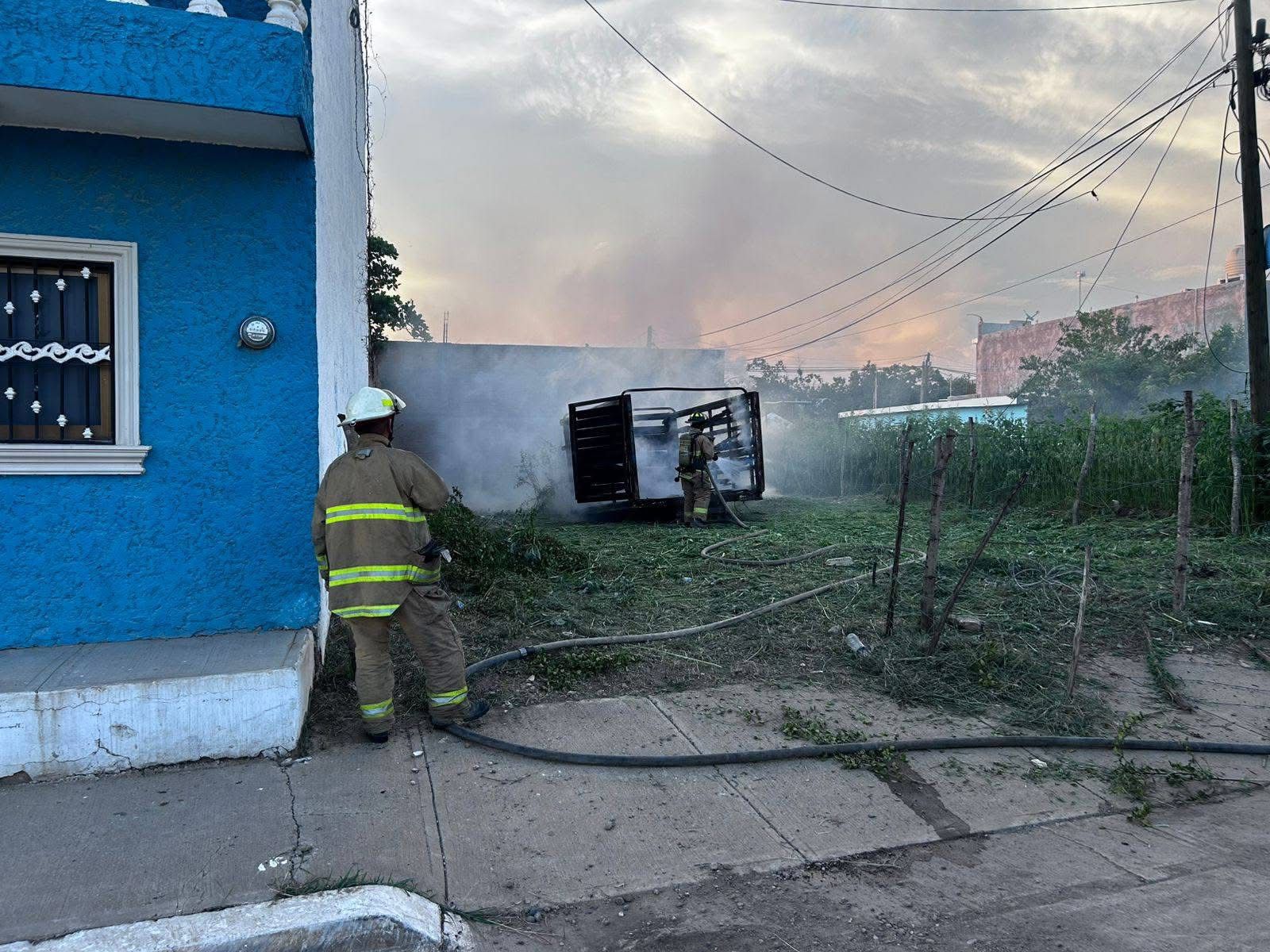 Se incendia camioneta en Villa Unión, Mazatlán