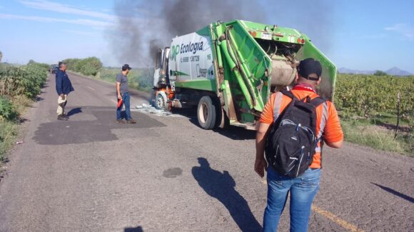 Se incendia camión de basura de OP Ecológia en El Porvenir, Ahome