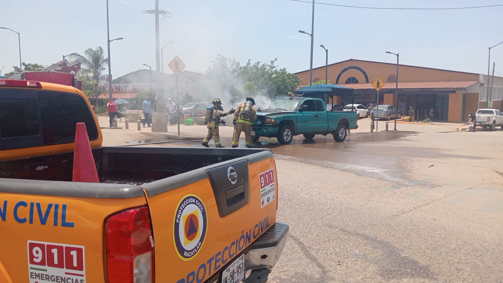 Se registra incendio de camioneta en la Flores Magón de Mazatlán