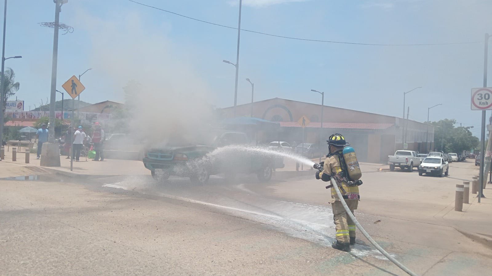 Se registra incendio de camioneta en la Flores Magón de Mazatlán