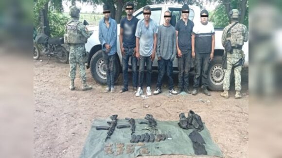 ¡Los habían ‘levantado’ desde el sábado! Rescatan a una mujer y un hombre y detienen a 6 armados, en Culiacán