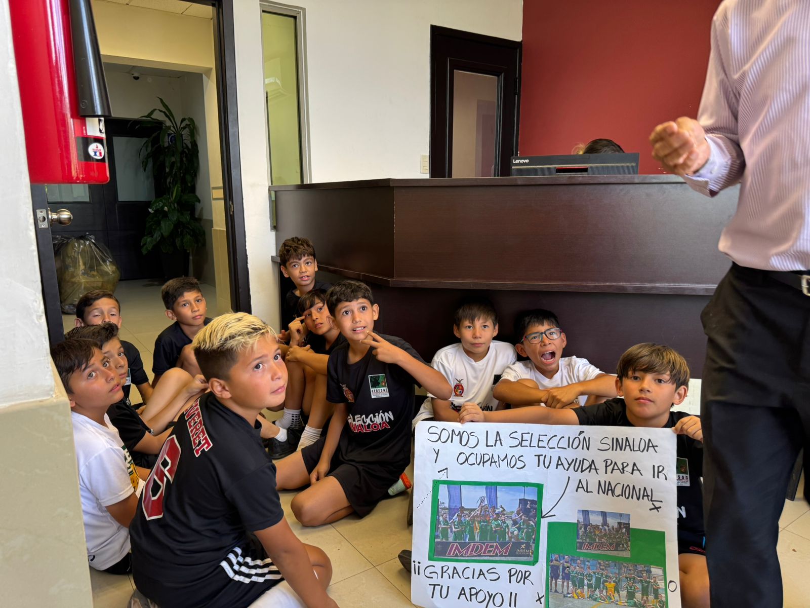 Niños y padres de la selección “Osos 2015” se manifiestan en Palacio Municipal de Ahome en busca de apoyo para asistir al Nacional en Mérida