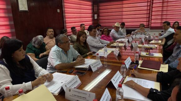 Aún sin liquidación: regidores de Guasave exigen resolución en caso de extrabajadora del Immujeres