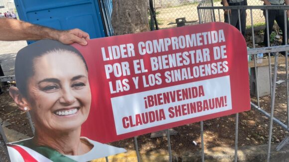 Simpatizantes y personal de Salud arriban a evento de Sheinbaum en el Hospital Pediátrico de Culiacán