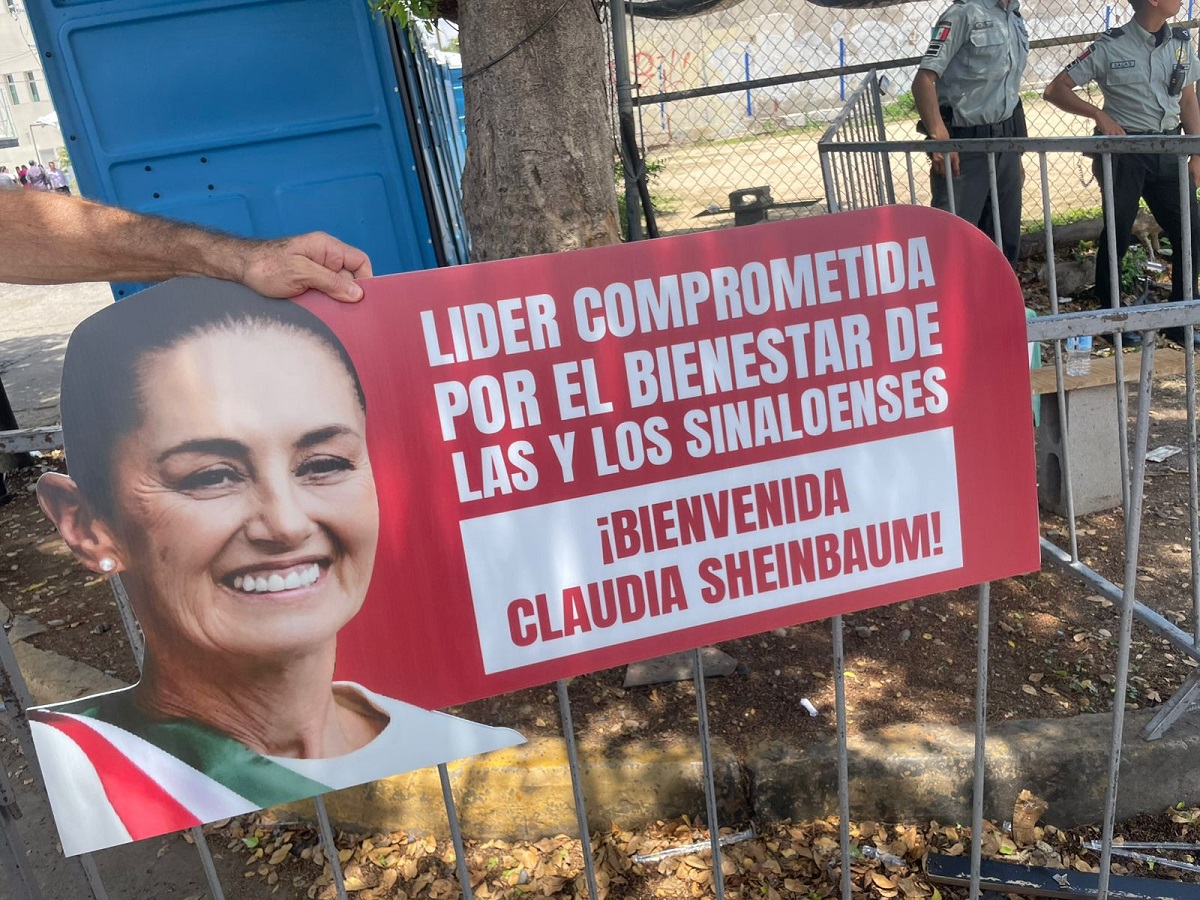 Simpatizantes y personal de Salud arriban a evento de Sheinbaum en el Hospital Pediátrico de Culiacán