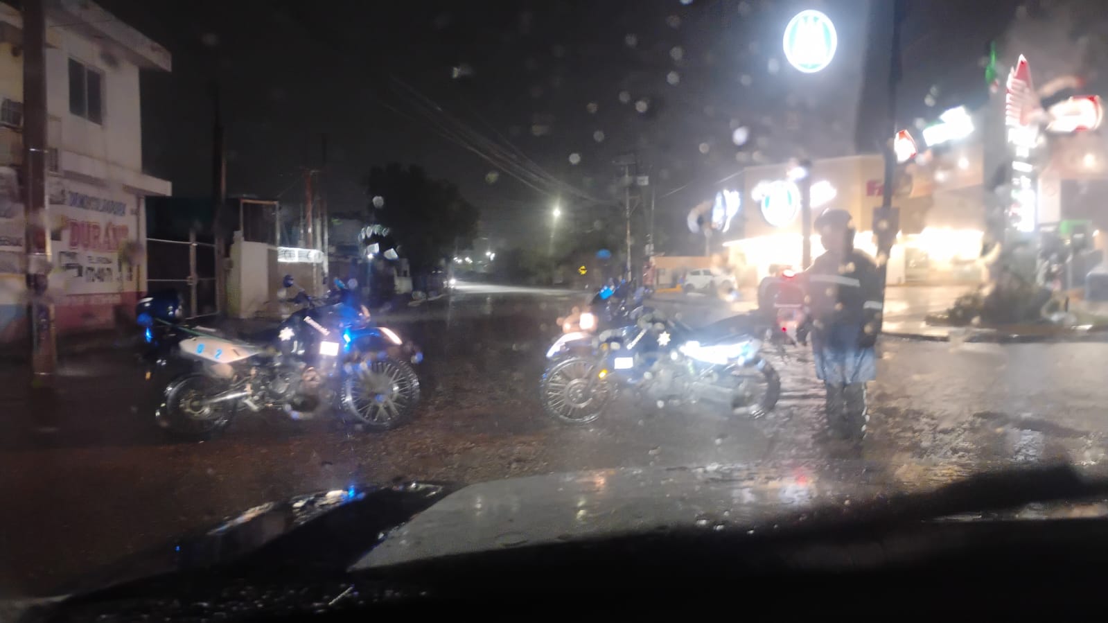 SSPyTM cierra cruce de Niza y Zapata tras lluvias en Culiacán