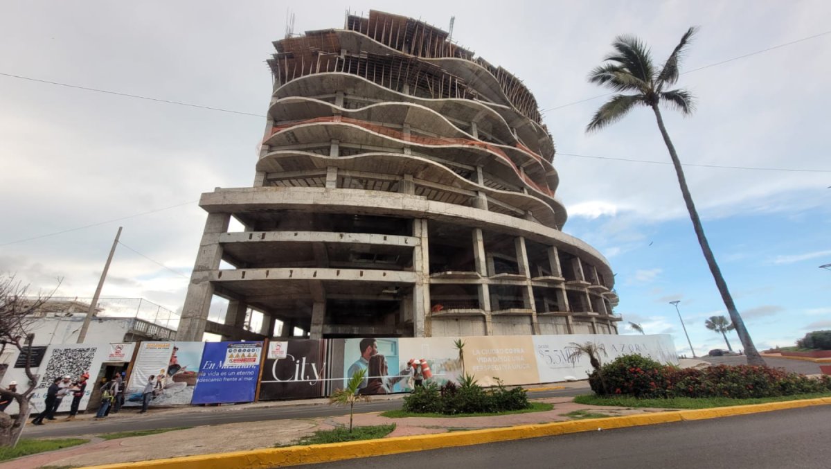 edificio en construcción en Mazatlán