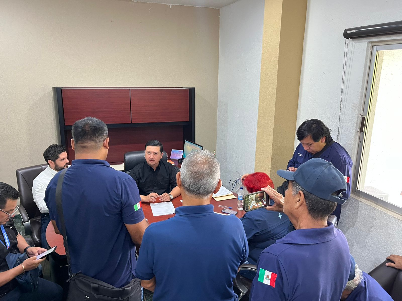 trabajadores llegan a acuerdo y liberan ayuntamiento guasave