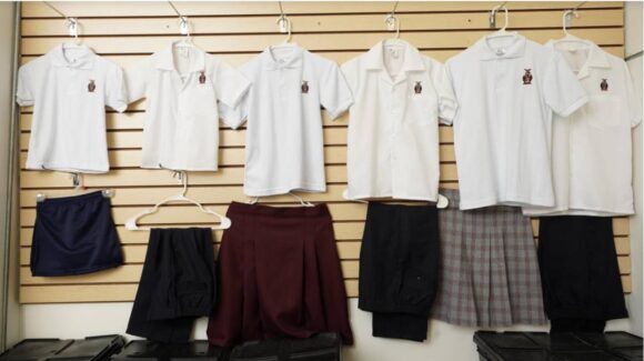 Atención papás: Entérate cuándo te toca canjear los uniformes y útiles gratuitos en Sinaloa
