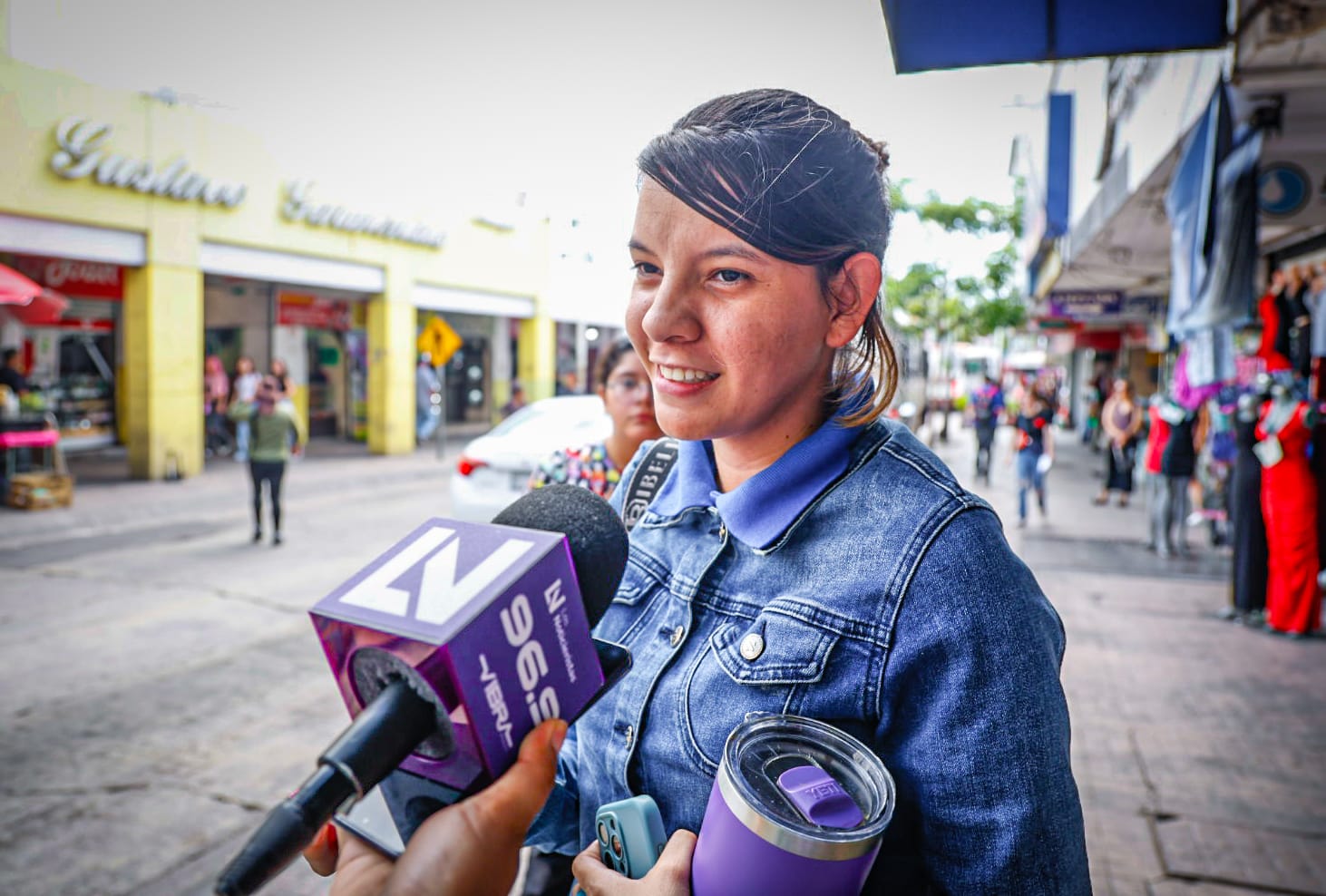 Valdez Baluarte está realizando una dinámica para regalar un cooler