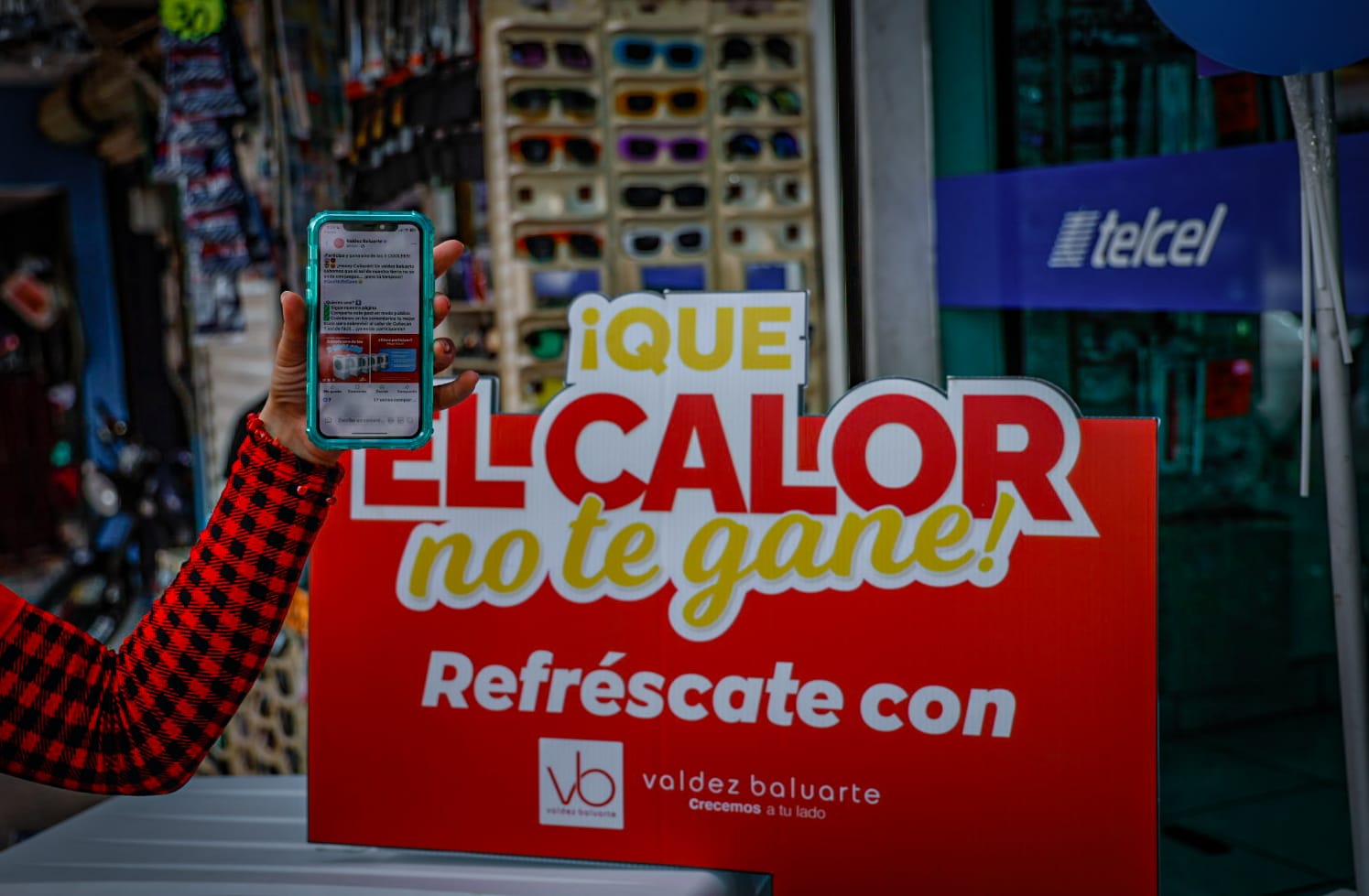 Valdez Baluarte está realizando una dinámica para regalar un cooler