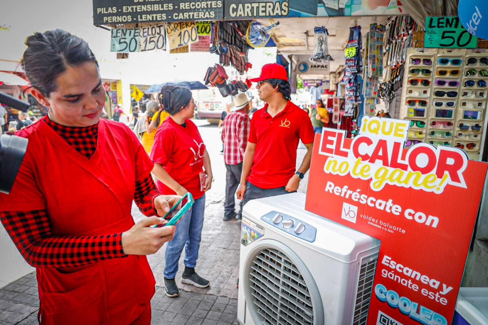 Valdez Baluarte está realizando una dinámica para regalar un cooler