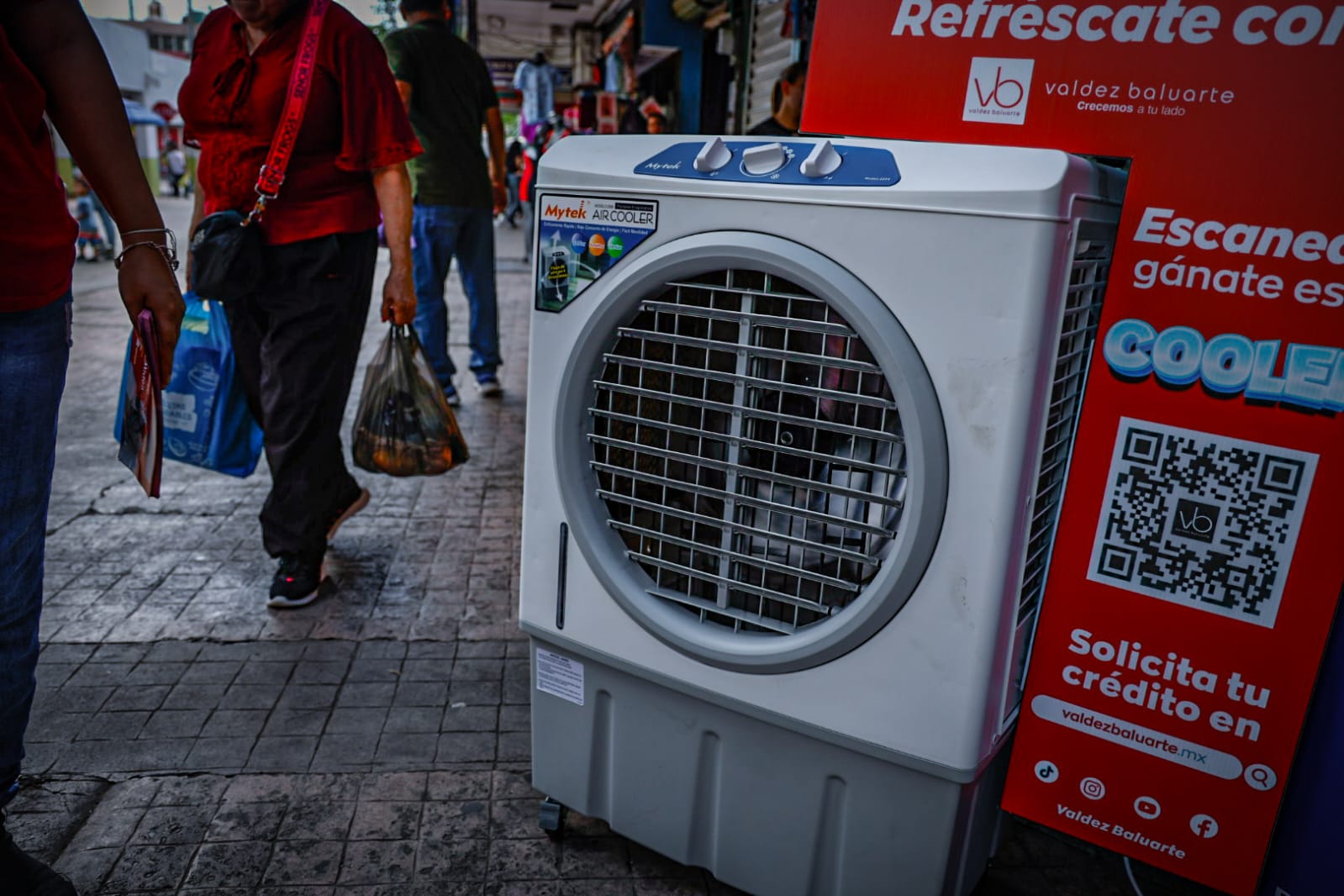 Valdez Baluarte está realizando una dinámica para regalar un cooler