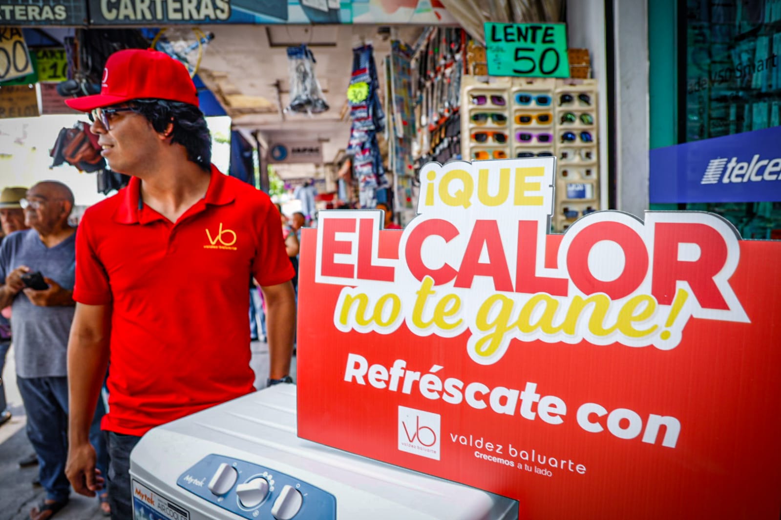 Valdez Baluarte está realizando una dinámica para regalar un cooler