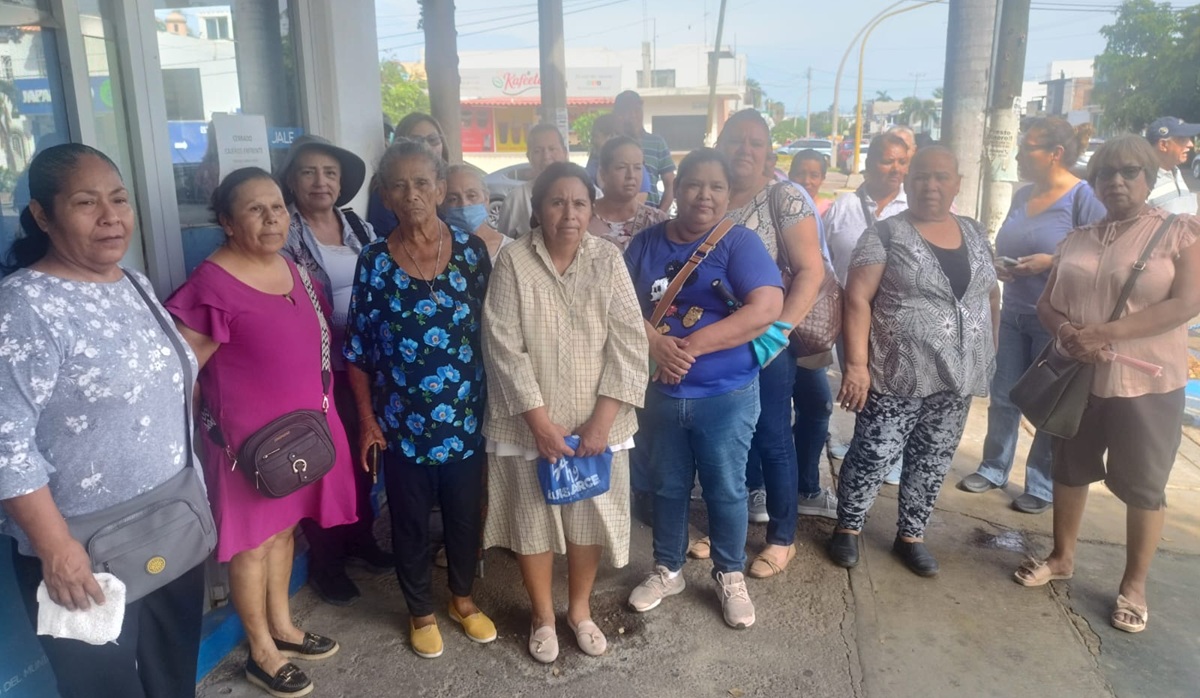 Vecinos de la colonia Daniel Biul Ruelas se manifiestan en Japama