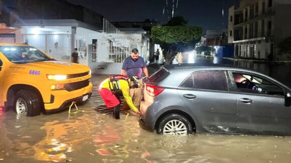 Lluvias nocturnas trajeron a Mazatlán 24.8 milímetros de agua; afectaciones a vehículos y seis viviendas