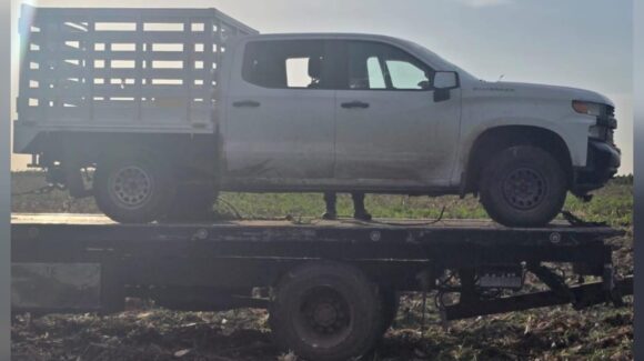 Liberan a hombre ‘levantado’ y aseguran vehículos robados tras operativo en Navolato