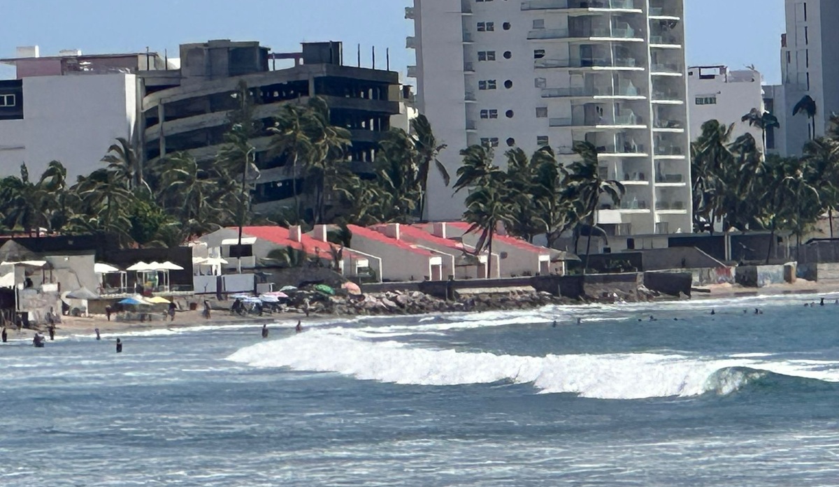 Vigilan costa de Mazatlán por alto oleaje tras sismo en Rusia