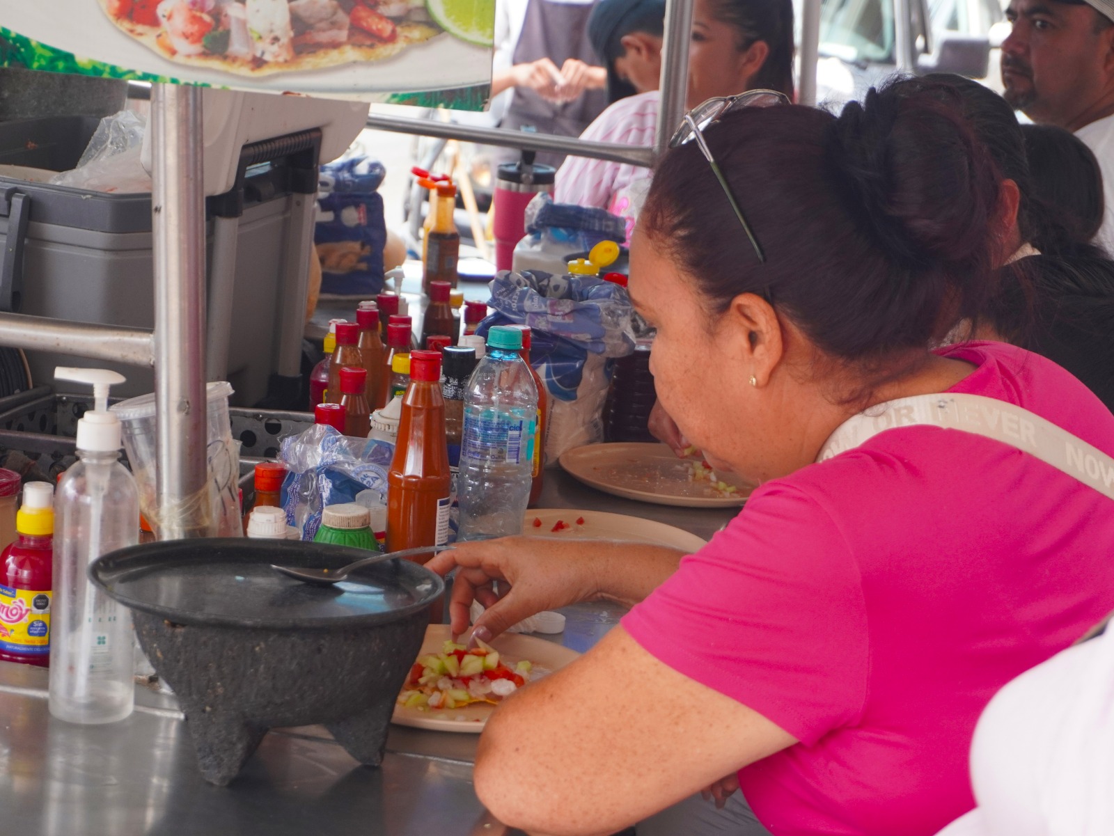 Agapito y su carreta de mariscos en Mazatlán con más de 50 años de historia