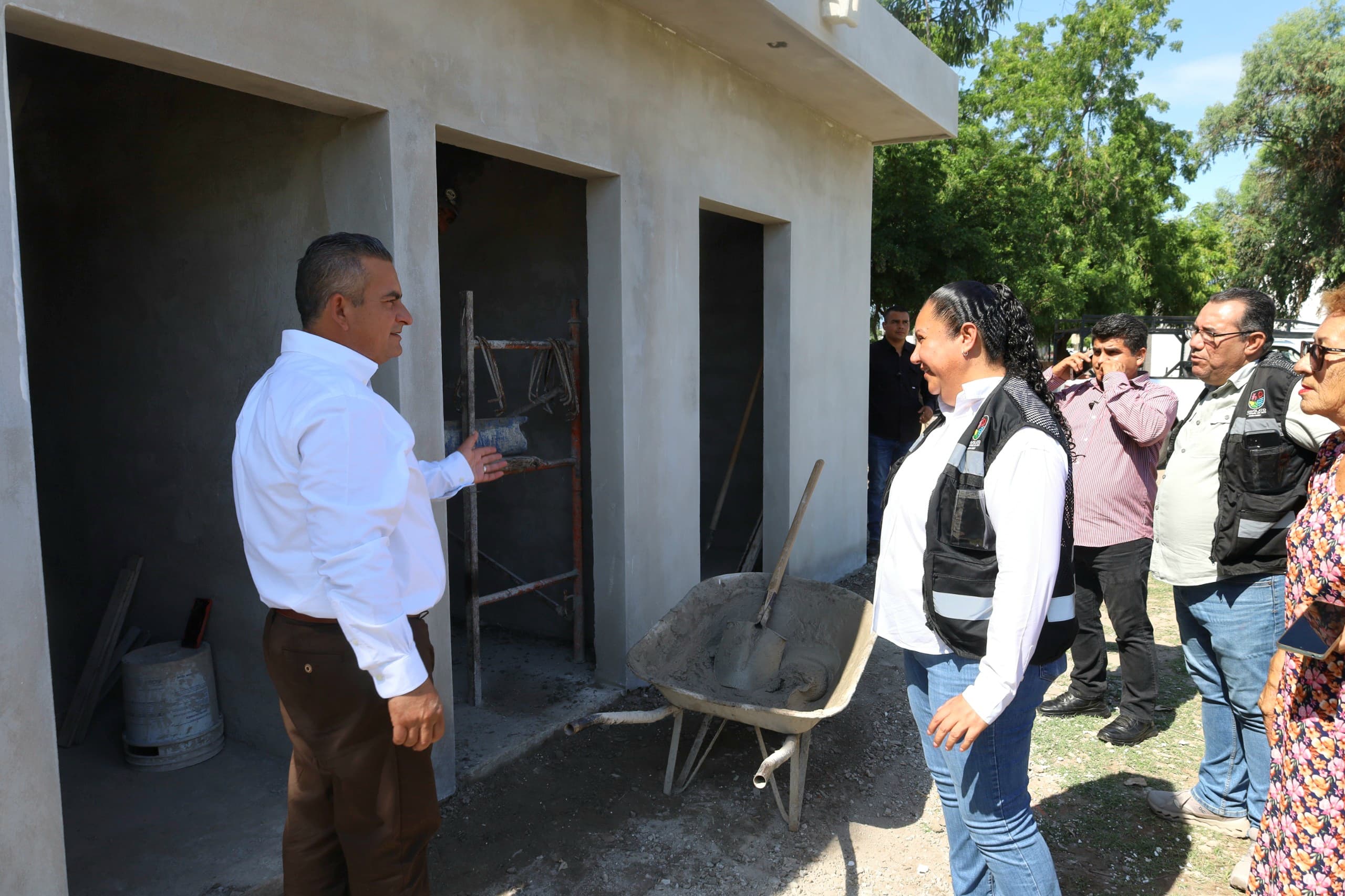 Alcalde de Navolato recorre diversas obras