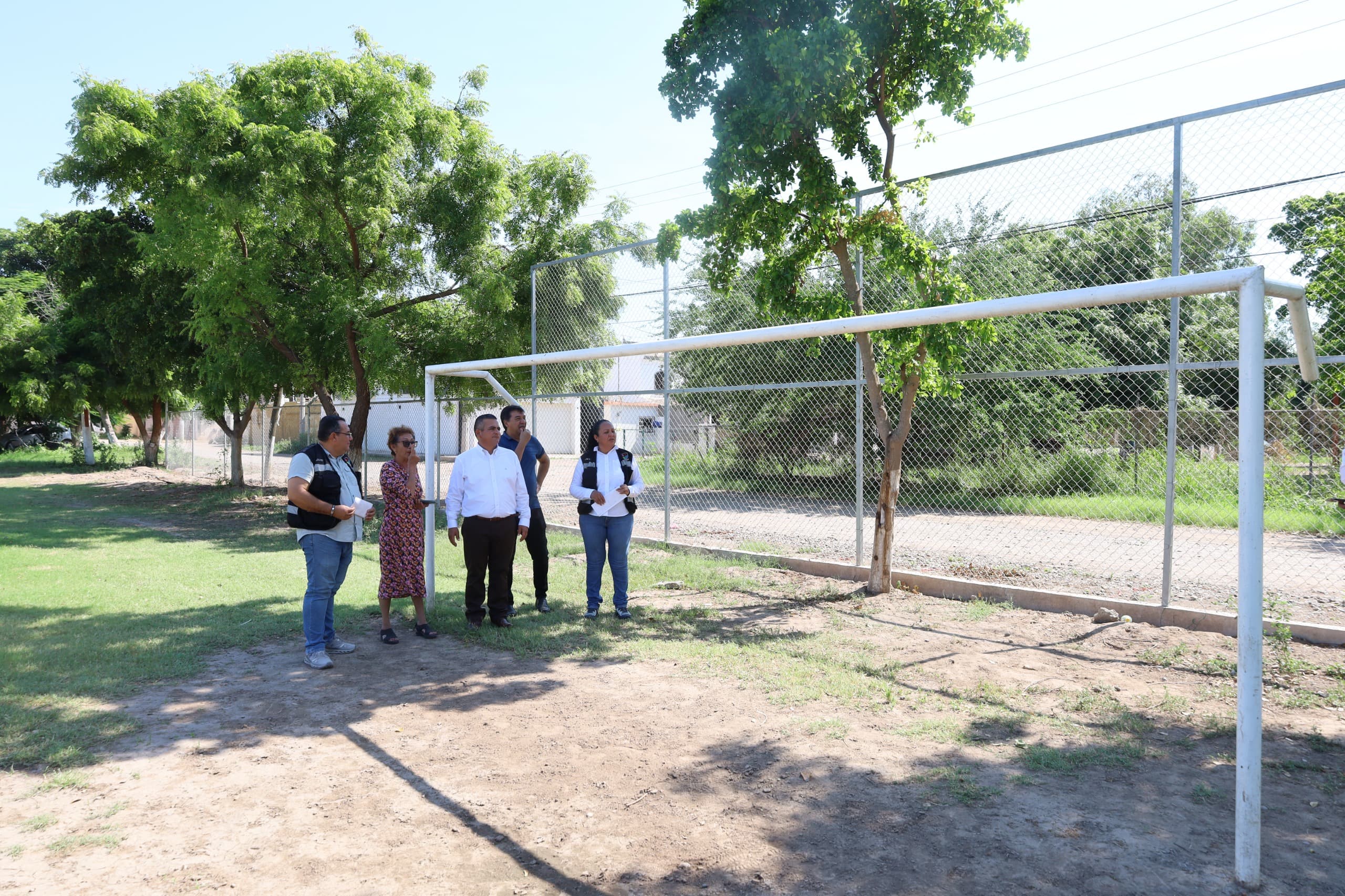 Alcalde de Navolato recorre diversas obras