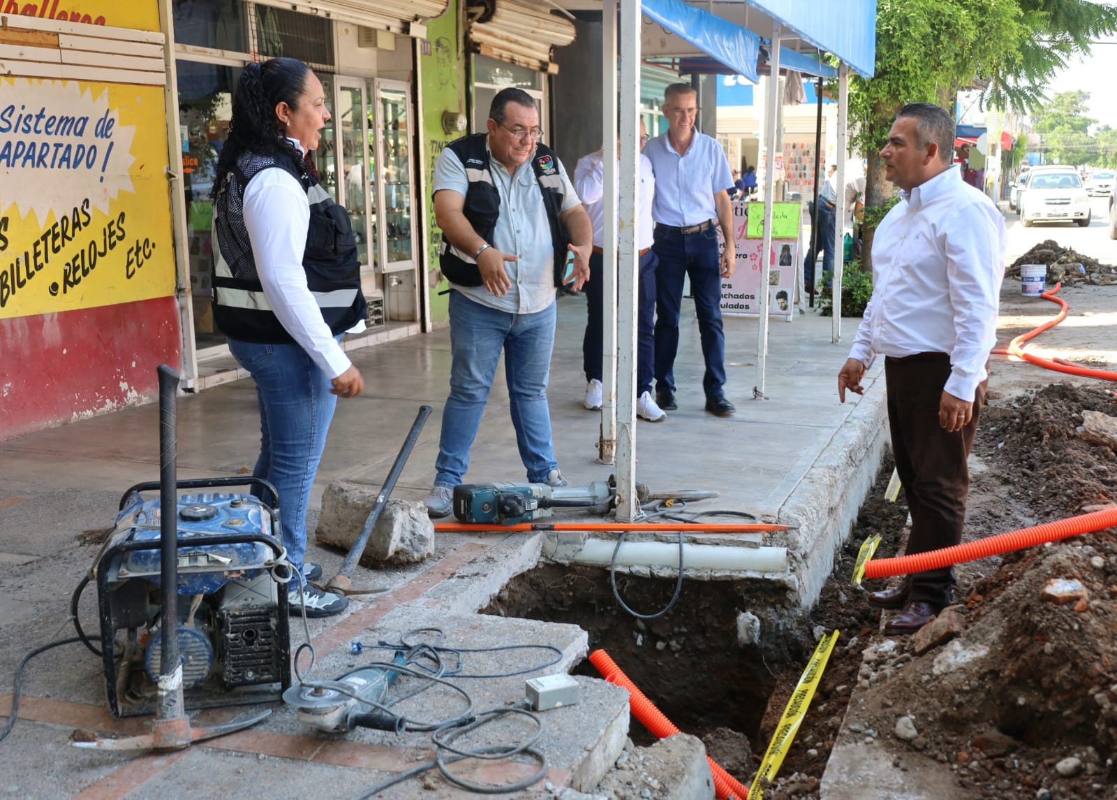 Alcalde de Navolato recorre diversas obras