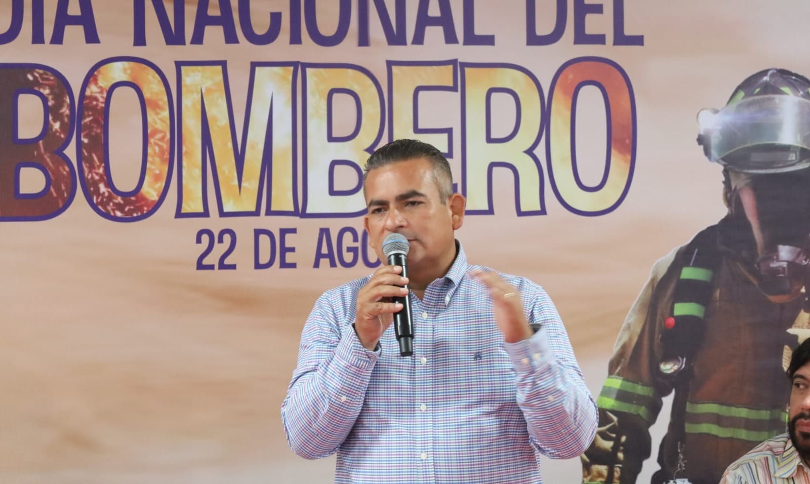 Autoridades de Guasave reconocen labor Bomberos en su día
