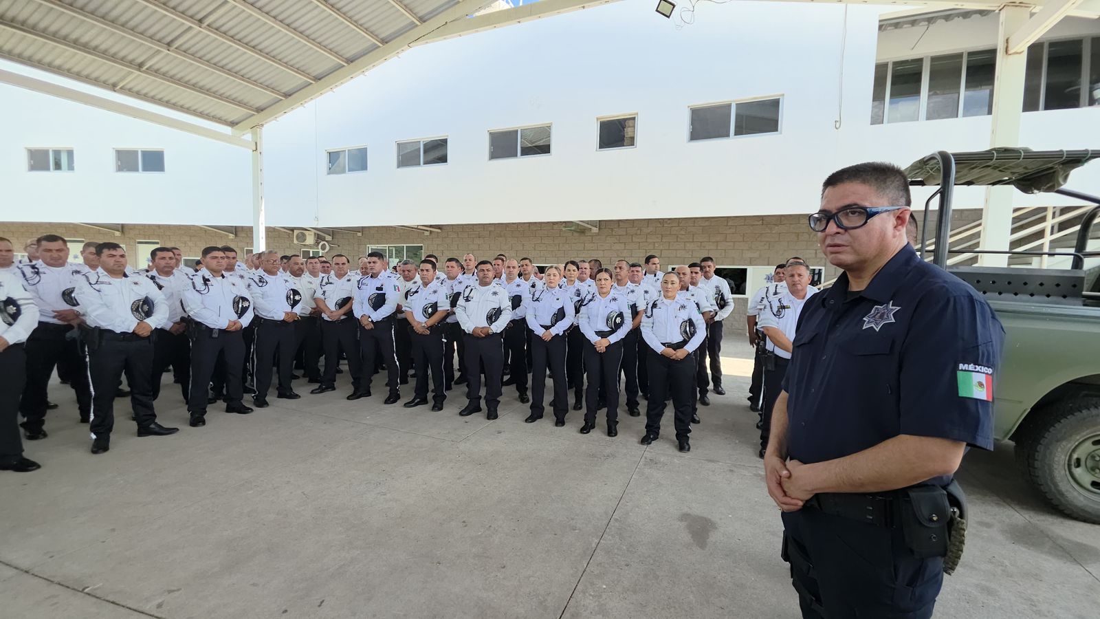Alejandro Bravo da instrucción de cero tolerancia en polarizado en patrullas