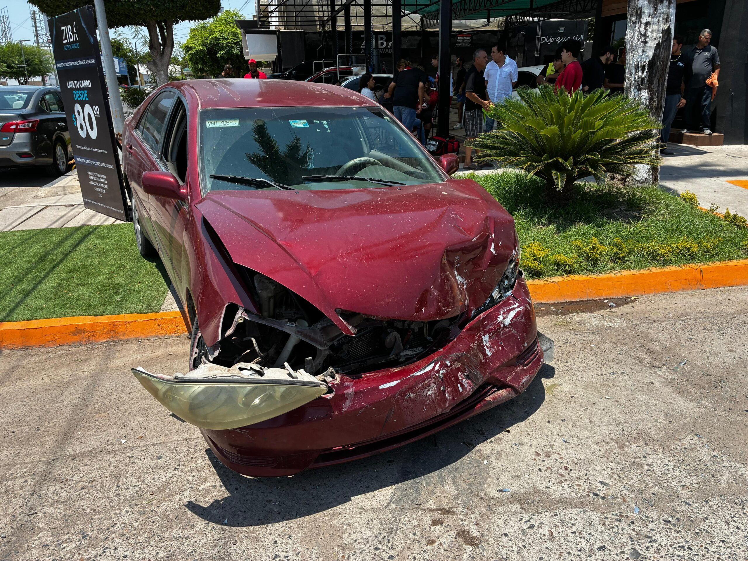 Aparatoso accidente en el sector centro de Los Mochis deja 4 lesionados