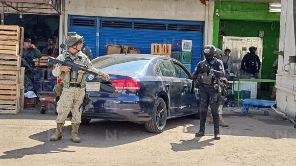 Atacan a balazos a dos hombres en el Mercado Humberto Gómez Campaña al sur de Culiacán
