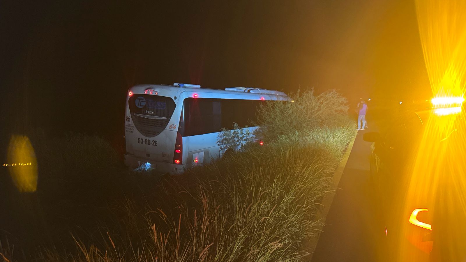 Autobus de turista sufre accidente en Sonora
