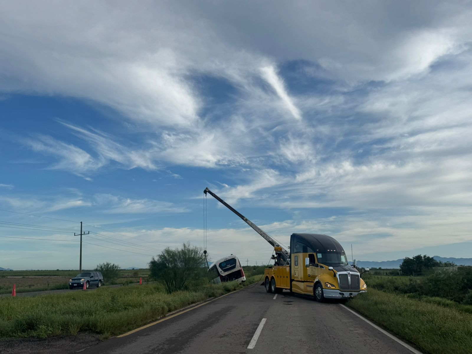 Autobus de turista sufre accidente en Sonora