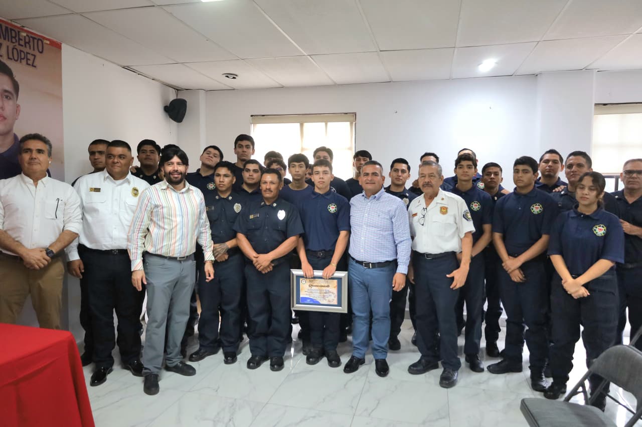 Autoridades de Guasave reconocen labor Bomberos en su día