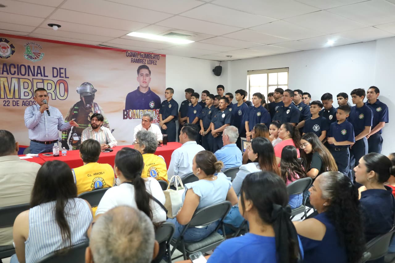 Autoridades de Guasave reconocen labor Bomberos en su día