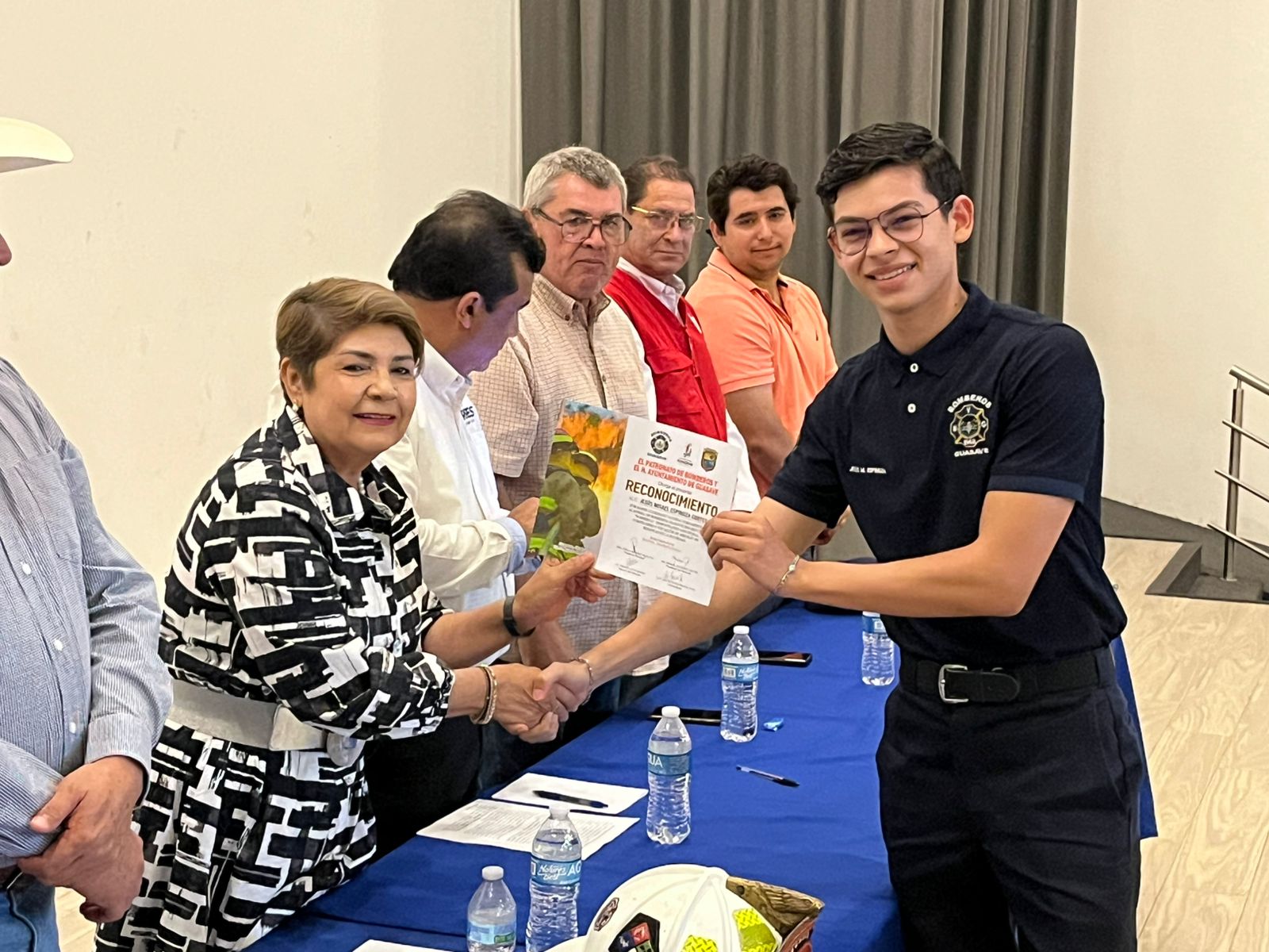 Autoridades de Guasave reconocen labor Bomberos en su día