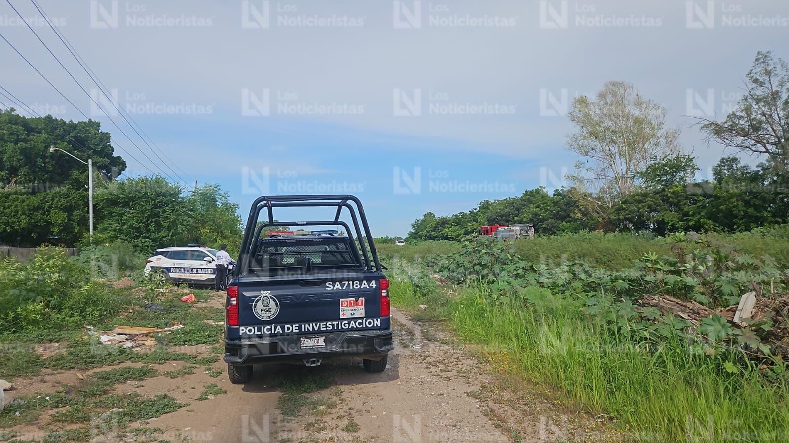 Cae automóvil al Canal 7 no hay heridos