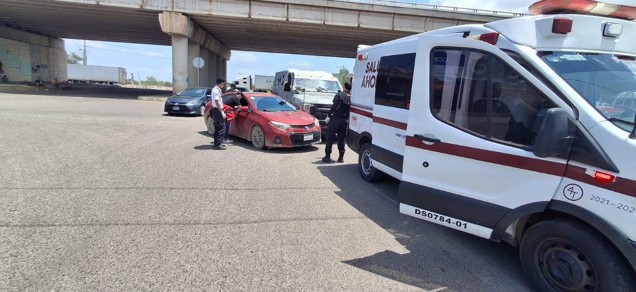 Camioneta de valores sufre accidente a la salida de la ciudad de Los Mochis
