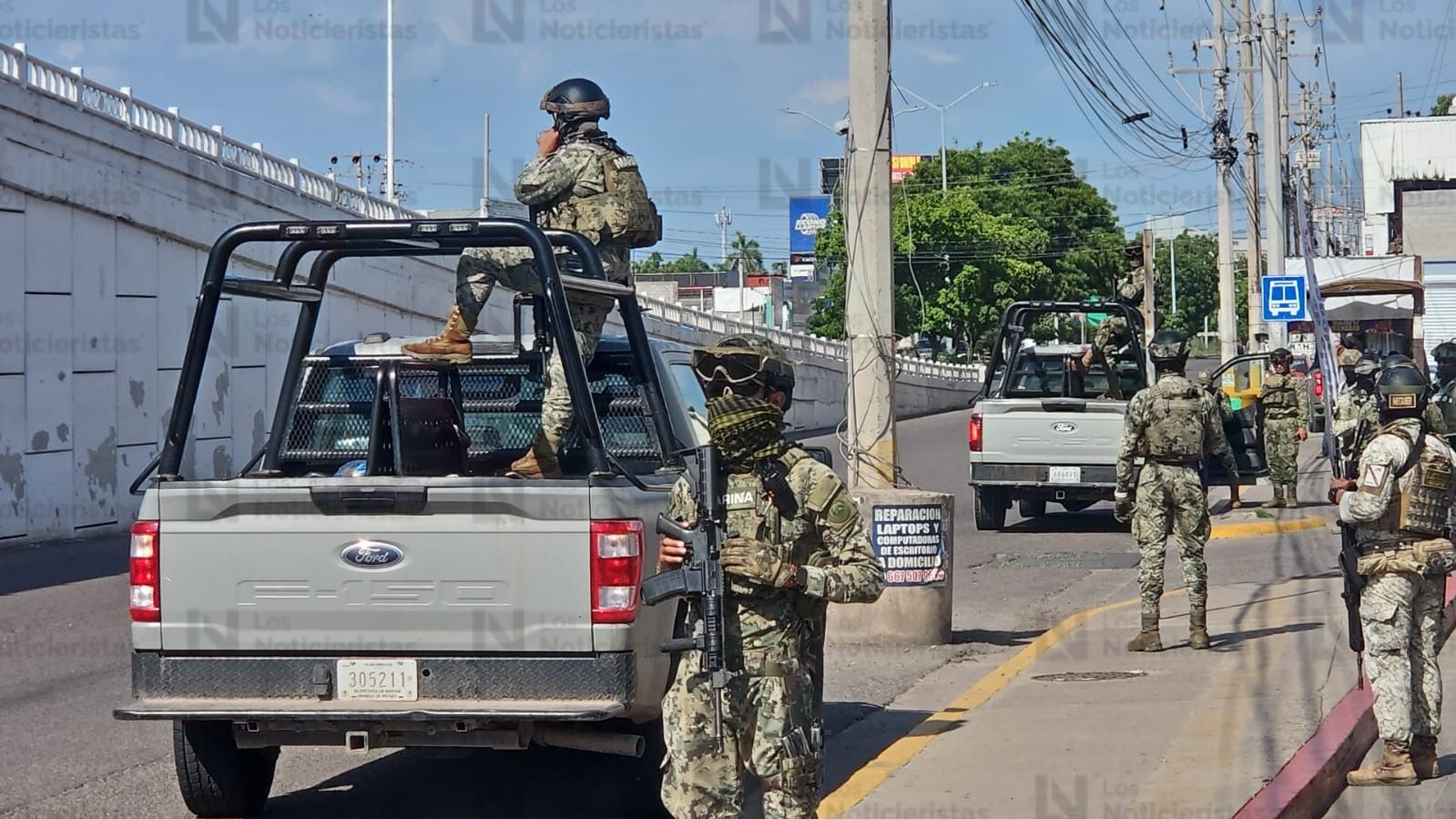 Tras balacera y despojo de pertenecías balean una camioneta en Culiacán