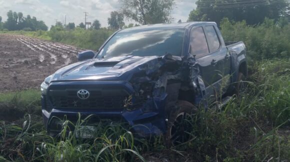 Choque en carretera estatal de Guasave deja fuertes daños materiales