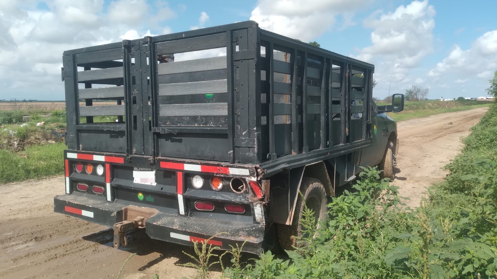 Choque en carretera estatal de Guasave deja fuertes daños materiales