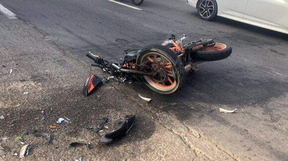 Pareja pierde la vida tras derrapar en motocicleta en Mazatlán