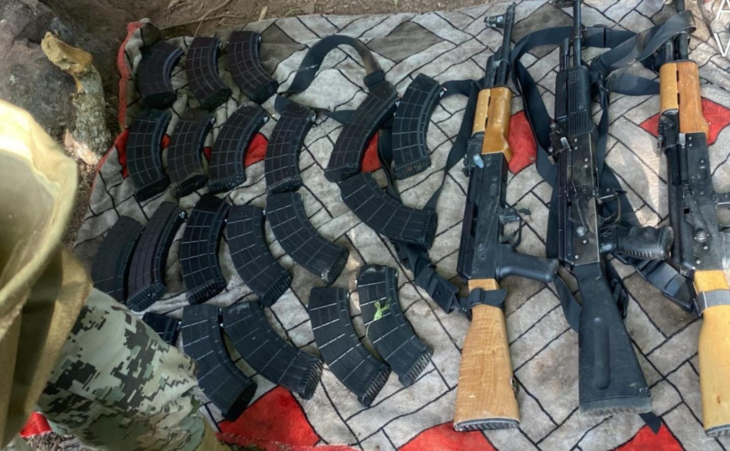 Desmantelan campamento de grupo criminal en Elota; aseguran armas y explosivos