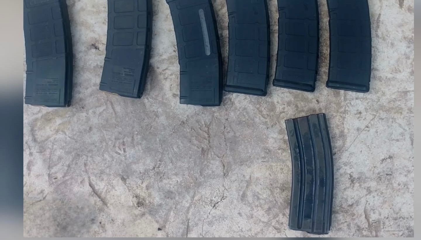 Detienen a dos civiles con armas de fuego y municiones en Culiacán