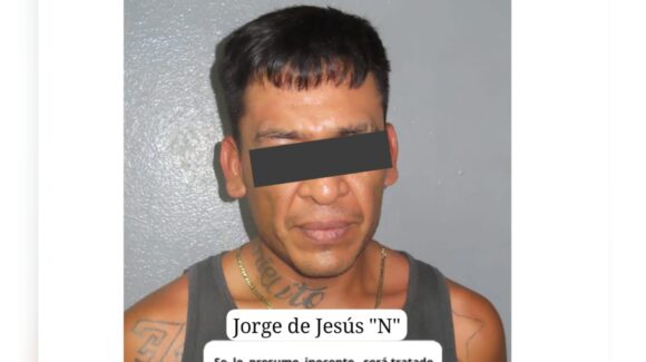 Detienen a hombre por presunta violencia familiar en Mazatlán